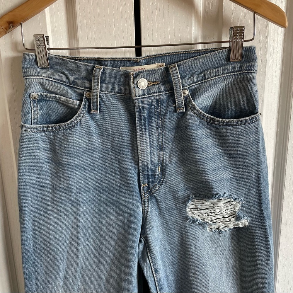 Levi’s ‘94 Baggy Jeans Womens 24 Light Wash Blue Distressed High Rise Skater EUC - Picture 2 of 14